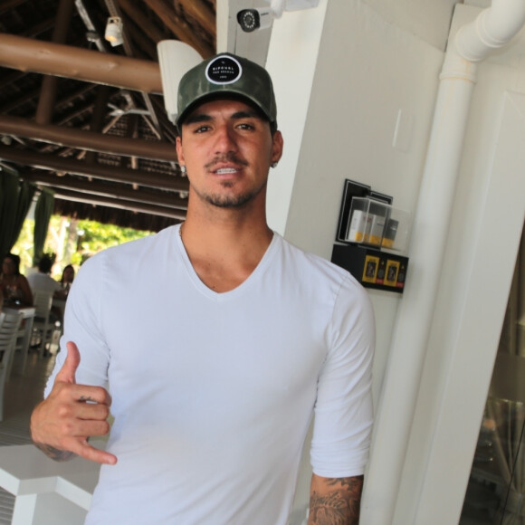 Gabriel Medina e Hariany ficaram em boate de São Paulo no fim de janeiro