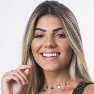 Ex-BBB Hariany Almeida caiu na risada após revelar ter ficado com Gabriel Medina