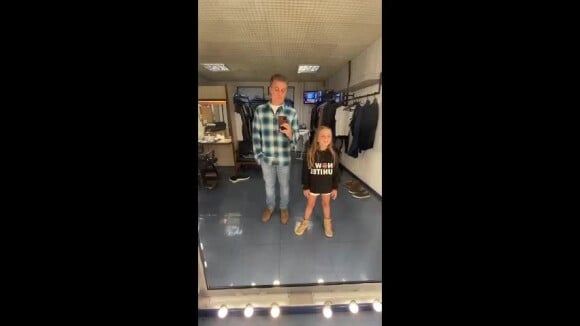 Vídeo: Luciano Huck mostra filha em bastidor de gravação do 'Caldeirão'