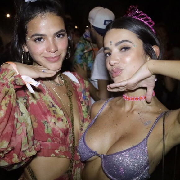 Manu Gavassi revela que Bruna Marquezine 'copiou' seu corte de cabelo