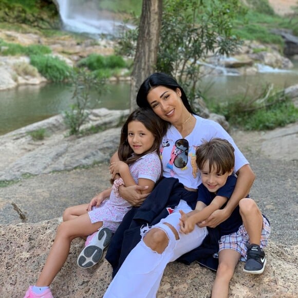 Simaria contou aos fãs que o banheiro da casa da família tem um detalhe importado da Itália