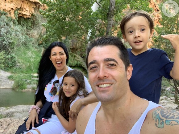 A cantora Simone viajou com os filhos, Giovanna e Pawel, e o marido, Vicente, para a Espanha