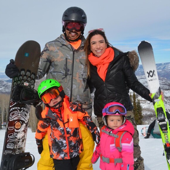 Filha de Patricia Abravanel, Jane é adepta de looks cheios de estilo