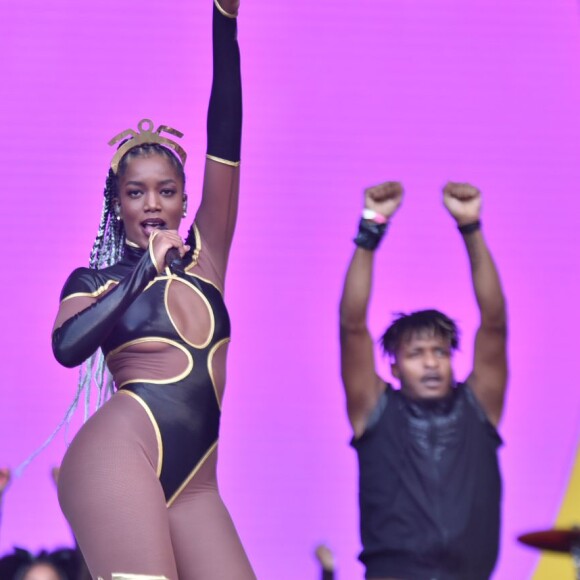 Iza se apresentou como tempestade, a primeira heroína negra dos quadrinhos, no Carnaval deste ano