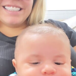 Marília Mendonça tem curtido a quarentena com o filho, Léo, de 3 meses