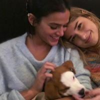 Bruna Marquezine brinca com pet resgatado nos EUA em vídeo com irmã, Luana
