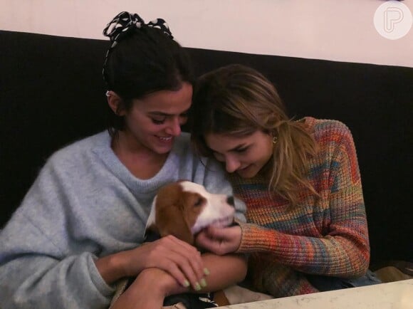 Bruna Marquezine adotou cachorro nos EUA com ajuda de Sasha Meneghel