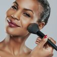  7 passos para limpar o seu pincel de maquiagem em casa 
  