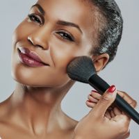 Tudo sobre pincéis de maquiagem: essenciais no nécessaire e dicas para limpeza