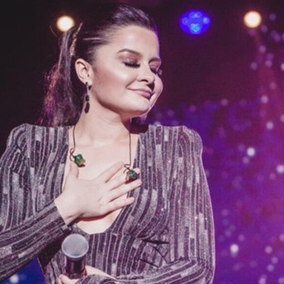 Maiara canta com irmão mais novo e Maraisa elogia dueto em vídeo compartilhado na noite de sexta-feira, dia 28 de março de 2020