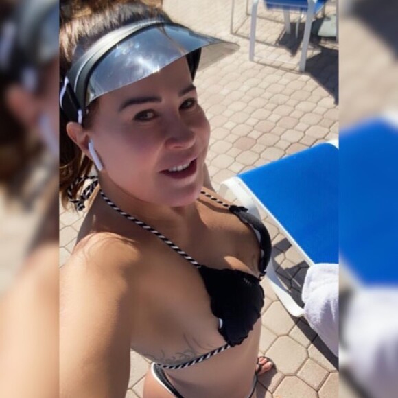 Zilu Godoi ganhou vários elogios por foto exibindo as pernas