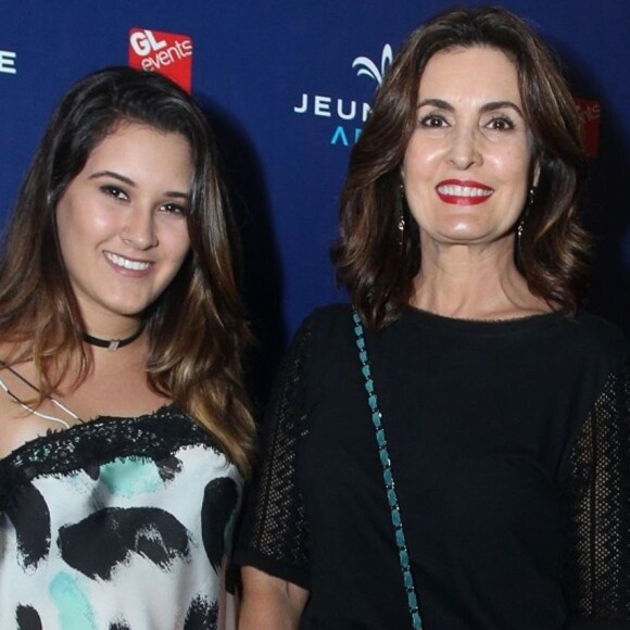 Fátima Bernardes combina look neon com a filha Beatriz em aula de dança. Veja vídeo nesta sexta-feira, da 03 de abril de 2020