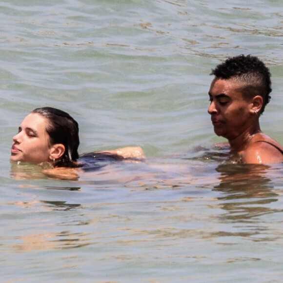 Namorada de Bruna Linzmeyer, DJ Marta Lopes é formada em Comunicação e foi técnica de som do filme 'O Processo'