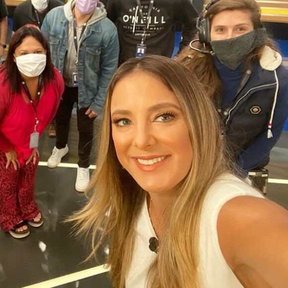 Ticiane Pinheiro tem tido sua rotina alterada pela pandemia do coronavírus. A apresentadora comanda em esquema de rodízio o 'Hoje em Dia'