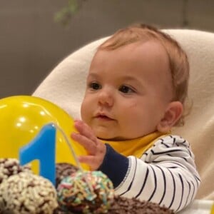 Filho mais novo de Patrícia Abravanel, Senor completou 1 ano e ganhou festa da família