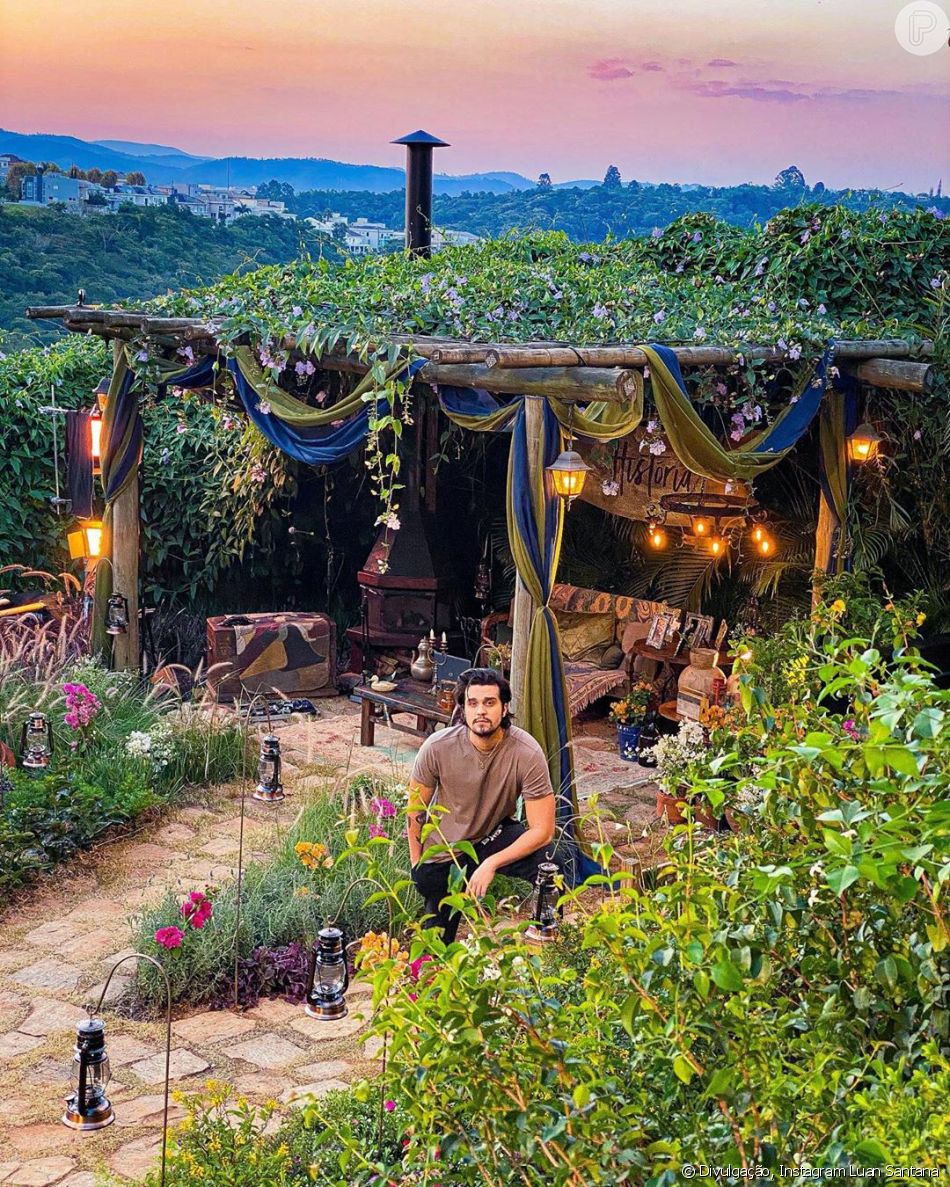 Luan Santana fez a live do jardim de sua casa em SP ...