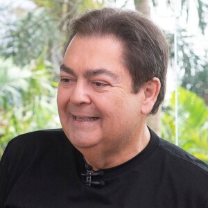 Fausto Silva apareceu com mulher e filhos em foto na web