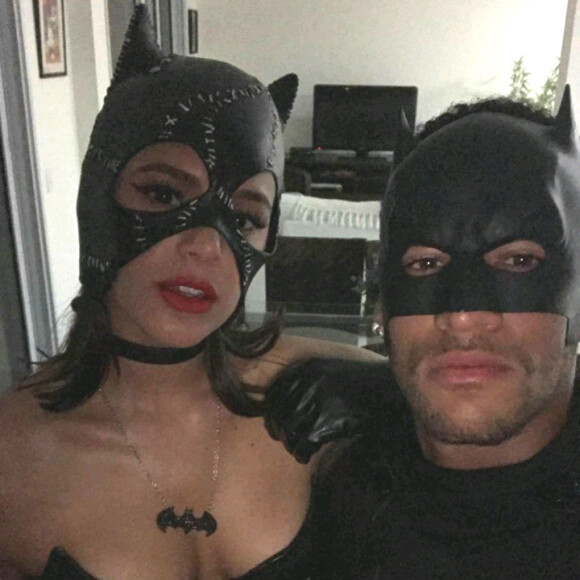 Neymar e Bruna Marquezine publicamente a volta do namoro em dezembro de 2016, quando apareceram fantasiados no aniversário de Gabriel Medina