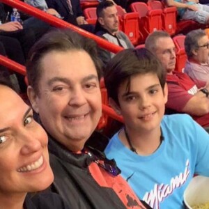 Fausto Silva é casado com Luciana Cardoso, com quem tem dois filhos