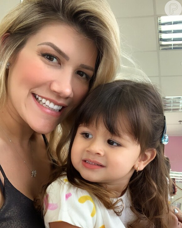 Paula Vaccari comemorou 3 anos de Pietra, sua filha com cantor Cristiano