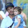 José Loreto apareceu em foto ganhando carinho da filha Bella, de 2 anos
