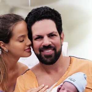 Sorocaba e Biah Rodrigues mostram cumplicidade no parto