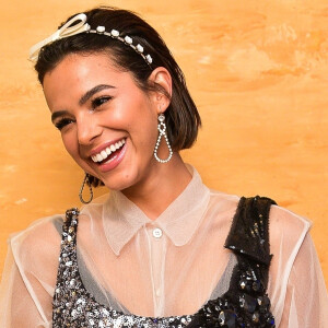 Bruna Marquezine contou em uma live recente que tem se sentido bem disposta alguns dias dessa quarentena, mas outros fica desanimada