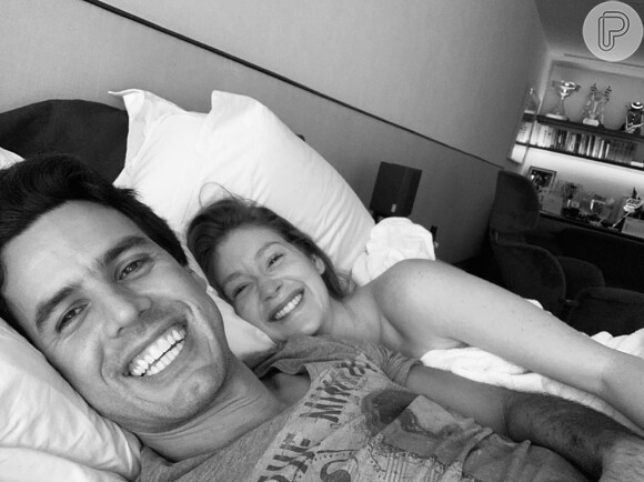 Marina Ruy Barbosa e o marido, Xande Negrão, apareceram juntos na cama em selfie: 'Casalzão'