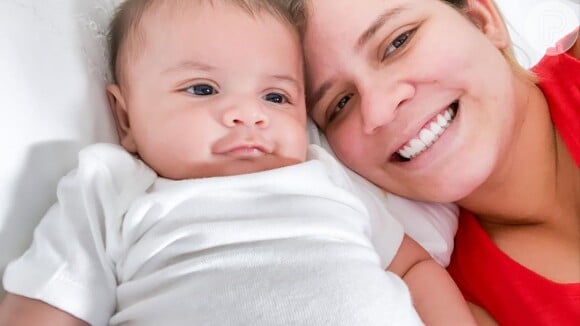Marília Mendonça compartilhou novas fotos do filho, Léo, de 5 meses: 'Dia de ensaio'