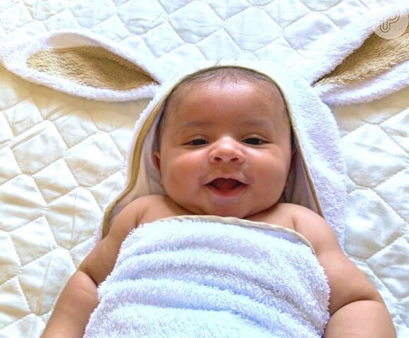 Marília Mendonça mostrou foto do filho com toalha de coelhinho na Páscoa