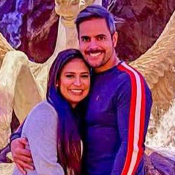 Simone mostra lingeries 'nunca usadas' e marido brinca: 'Mas tu nunca usou comigo não até por que o bumbum é grande demais e some'