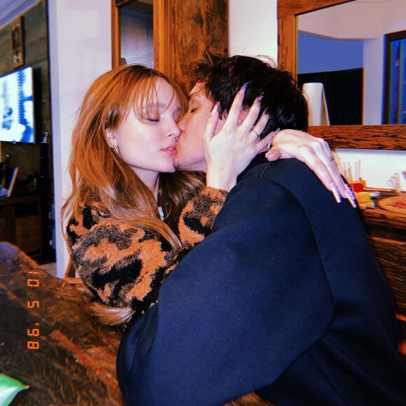 Larissa Manoela curte momento com namorado, Leo Cidade