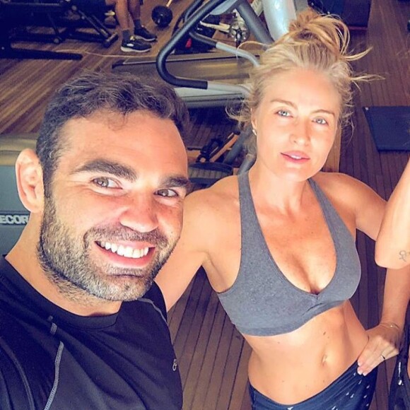 Angélica mostrou barriga trincada em treino com o personal Chico Salgado