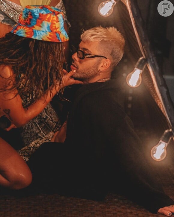 Anitta dança com namorado, Gui Araujo, em live