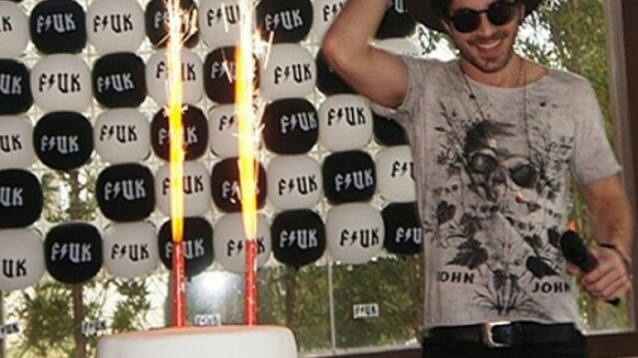 Fiuk comemora aniversário com direito a show particular para fãs em São Paulo