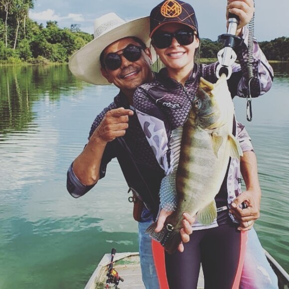 Maraisa completou mais um mês de namoro com o cantor Fabrício Marques
