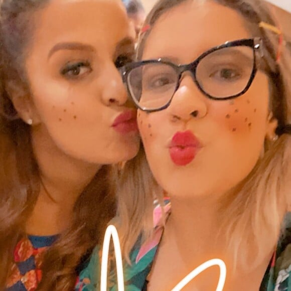 Maiara se diverte em festa caipiria com Marilia Mendonça