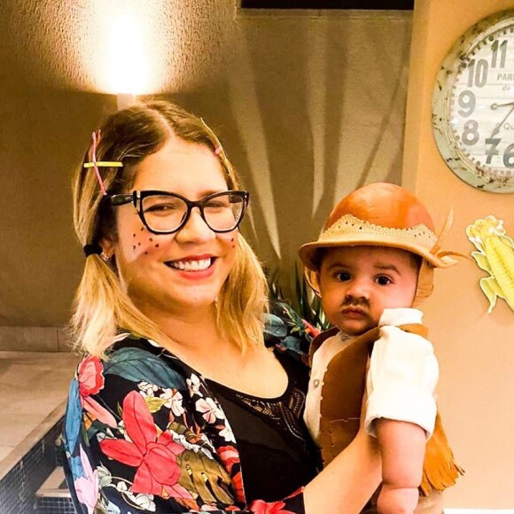 Marilia Mendonça fantasiou o filho a caráter para festa caipira