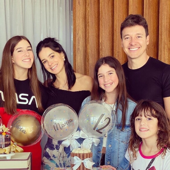 Filhas de Rodrigo Faro e Vera Viel, Clara e Maria ganharam festa intimista por seus, respectivamente, 15 e 12 anos