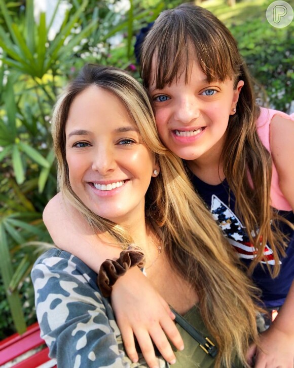 Ticiane Pinheiro elogiou a filha Rafaella nos cuidados com a irmã Manuella: 'Responsável'
