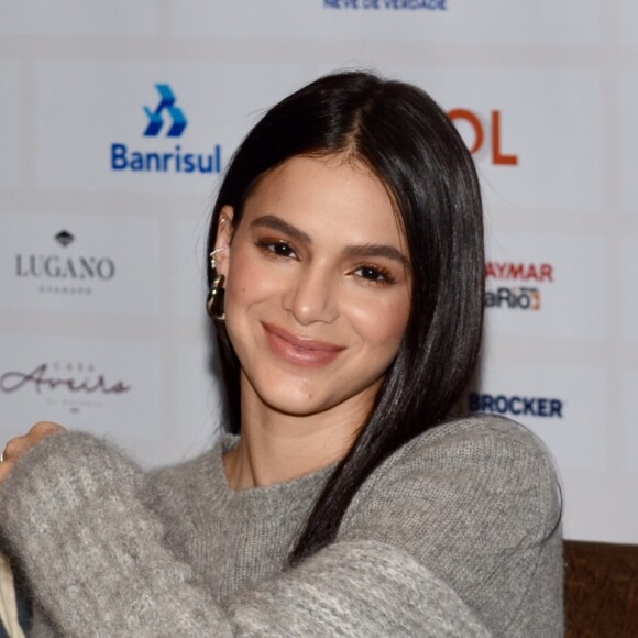 Bruna Marquezine lamenta falta de senso coletivo e olhar ao próximo: 'Tem gente que não tem o privilégio de poder ficar em casa. Certamente os convidados dessa festa desfrutam desse privilégio'