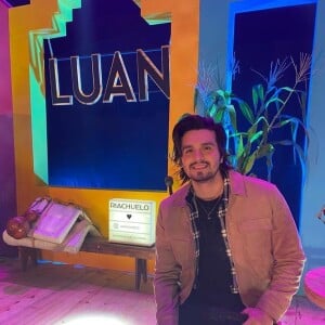 Luan Santana se apresenta em live junina em Campina Grande