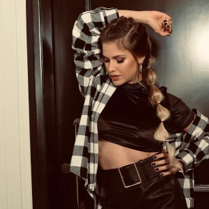 Andressa Suita reagiu com bom humor à sua performance como cantora