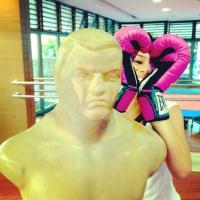 Bruna Marquezine, a Lurdinha de 'Salve Jorge', posta foto em aula de boxe
