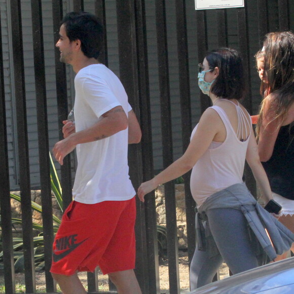 Sthefany Brito e Igor Raschkovsky passearam por Ipanema, Zona Sul do Rio
