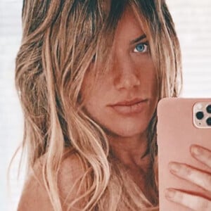 Giovanna Ewbank posa de topless e exibe barriga da gravidez de Zyan, em 5 de julho de 2020