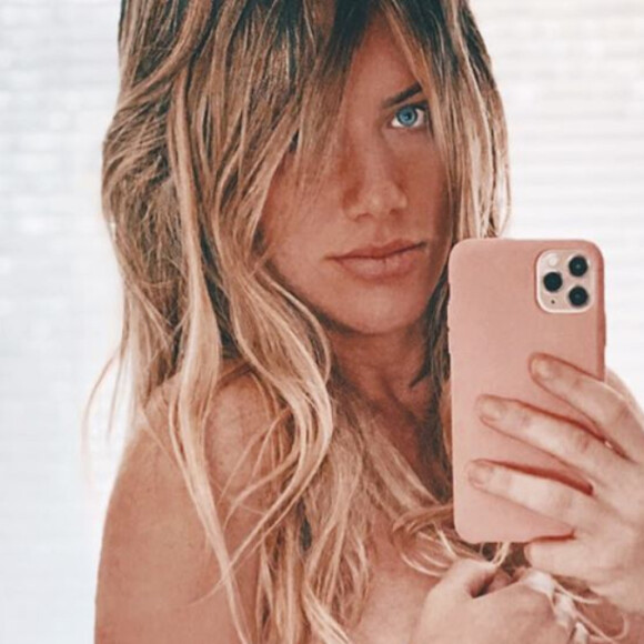 Giovanna Ewbank posa de topless e exibe barriga da gravidez de Zyan, em 5 de julho de 2020