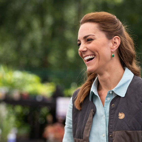 Kate Middleton afirmou que o filho mais velho, George, está fazendo uma competição sobre flores com os irmãos