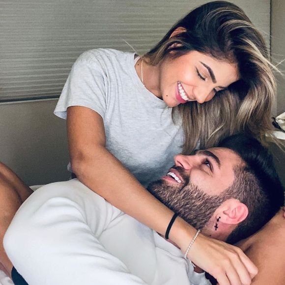 DJ Netto foi homenageado por namorada, Hariany Almeida, em aniversário