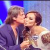 Momento inesquecível: Nakamura ganha um beijo do rei Roberto Carlos no programa
